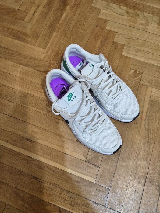 Продавам дамски маратонки Nike air max ,размер 38,5