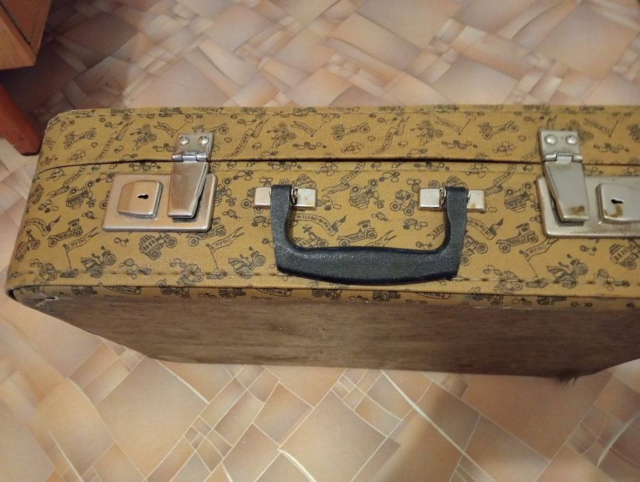 Продаються   ретро  чемоданы  СССР.