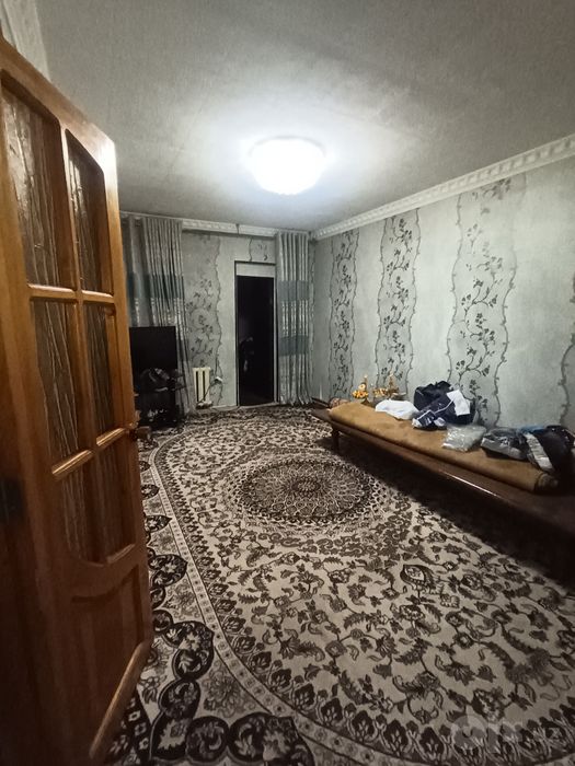 Кибрай центирида Уй сотилади 3/2/4