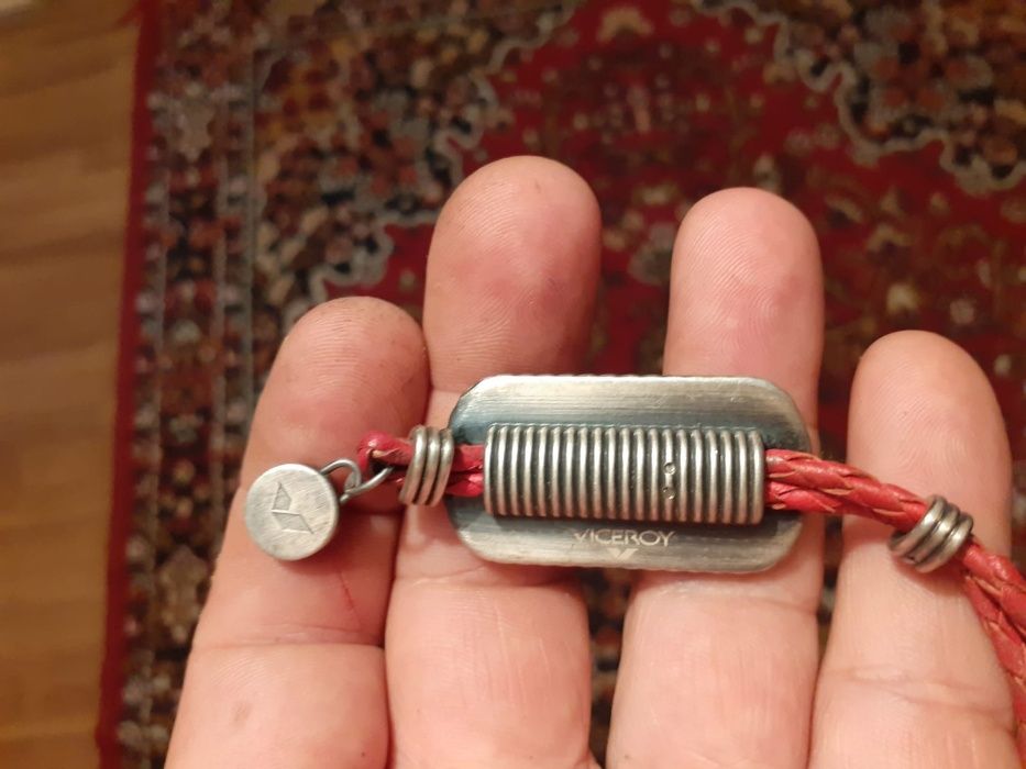 2 pandantive  tribale originale Vceroy plus unul Sin Receta