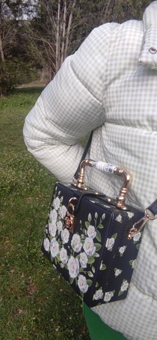 Чанта с принт на рози