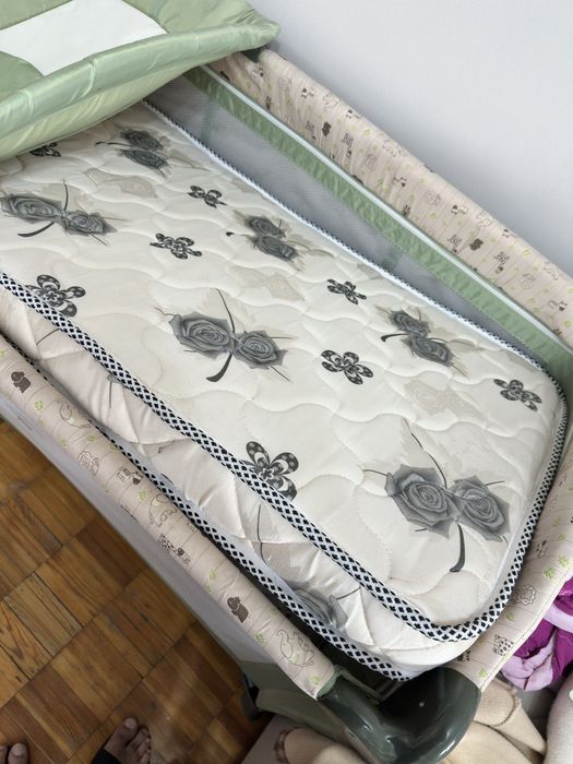 Детская кроватка/манеж с матрасом