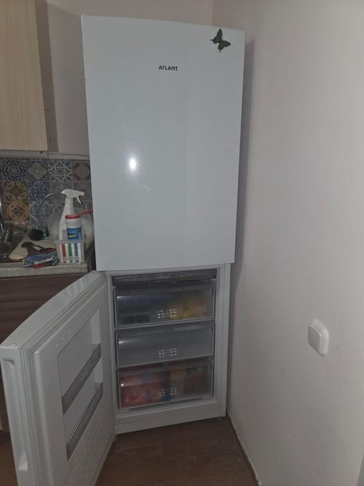 Продам холодильник Атлант