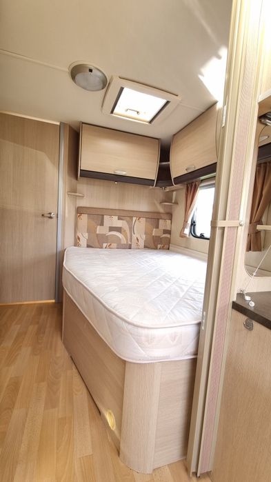 Rulota Swift Sterling Europa 550, An 2010, 2 zone, Pat matrimonial, Baie dus separat, off camping
