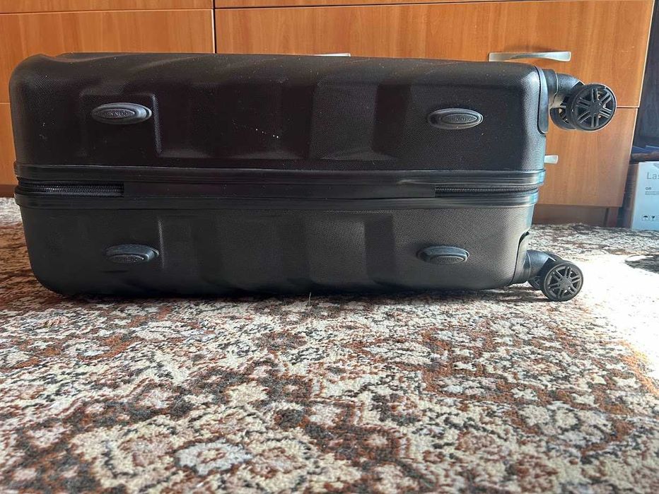 Нов пътнически куфар за багаж