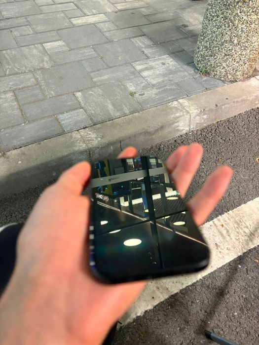 Vand iphone 16 impecabil