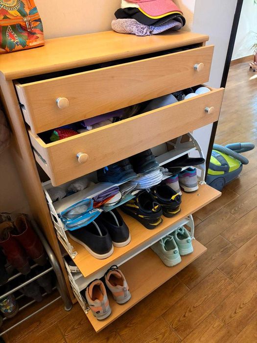 Pantofar modern cu sertare și spații de depozitare