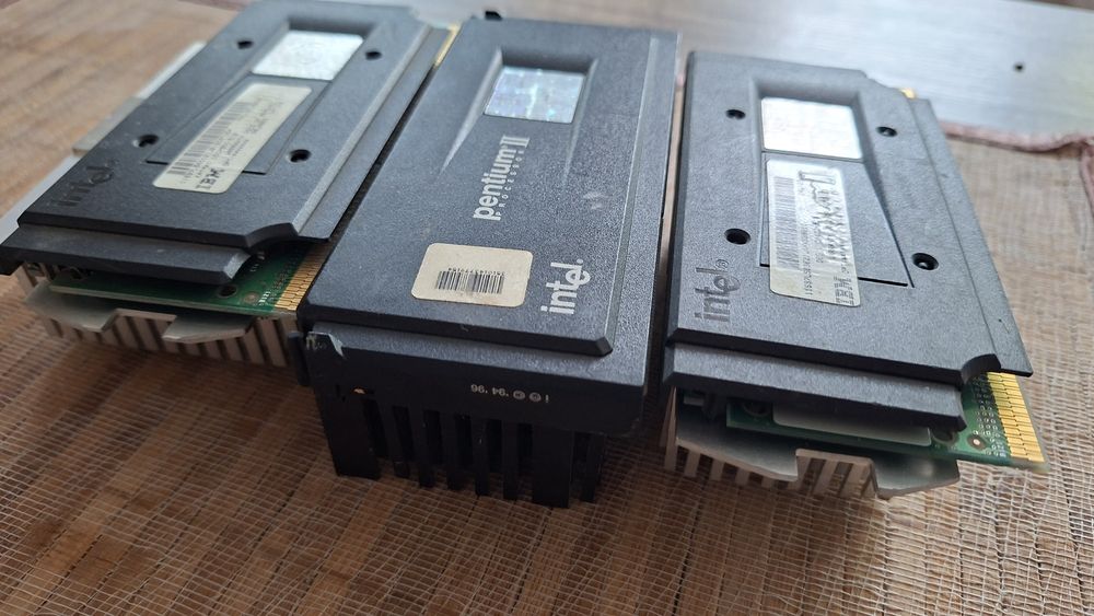 Procesoare pe Slot /Card Intel  pentium 2
