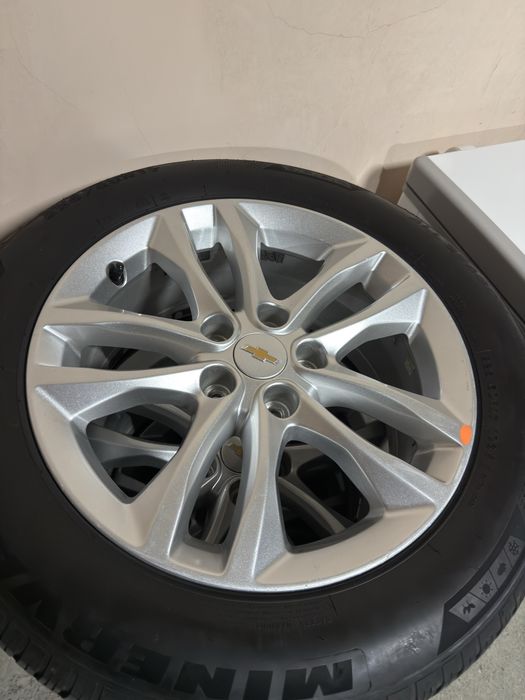 225/60 R 17 малибу 2 диска балон