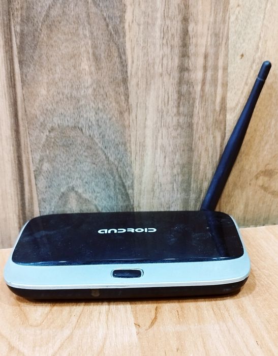 Продам андроид приставку