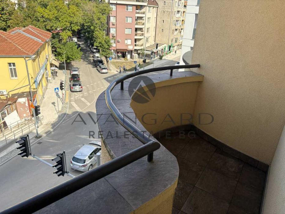 Продава се Тристаен апартамент в Пловдив, Кючук Париж - 115 кв.м за 2000 €/кв.м - Снимка #12