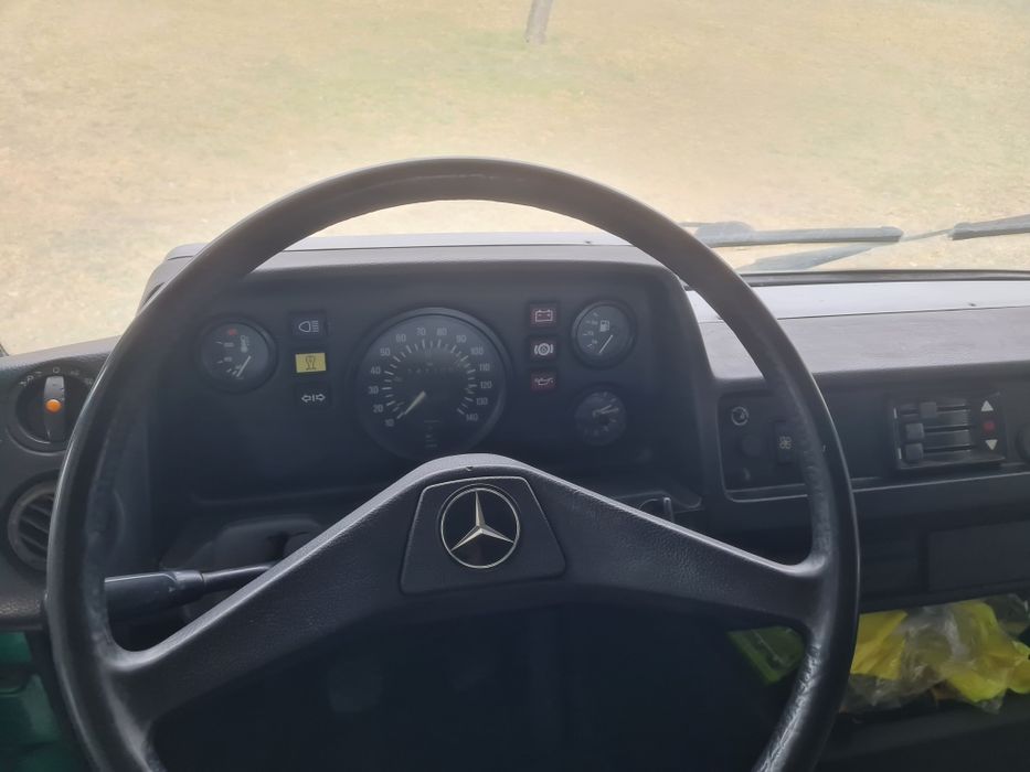 Vand camioneta Mercedes 207d