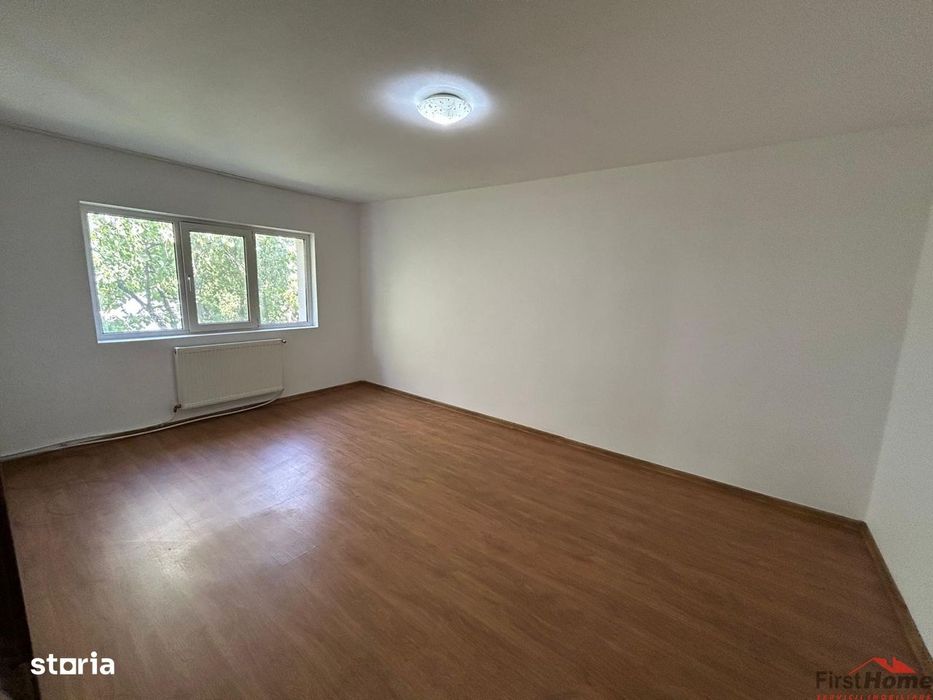 Apartament cu 3 camere de vanzare, zona Piata Moldovei