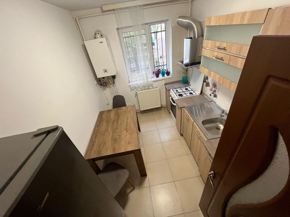 De inchiriat apartamet 2 camere