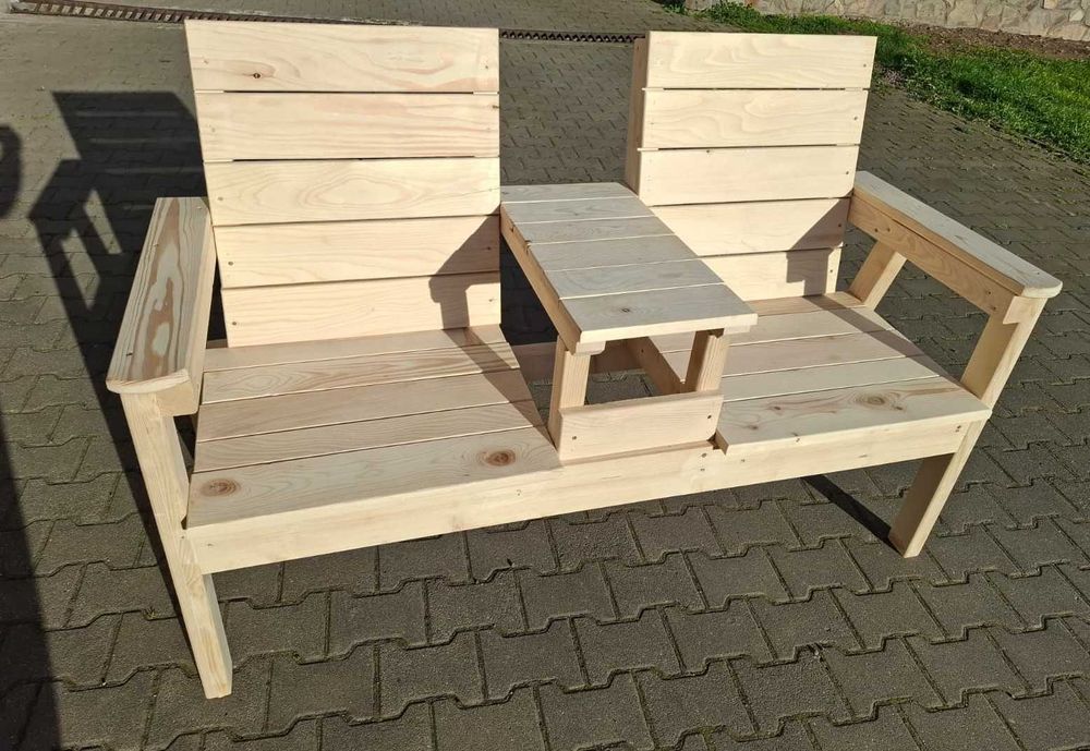 Bancă din lemn masiv cu masuta integrata, ideala pentru terasa/grădina