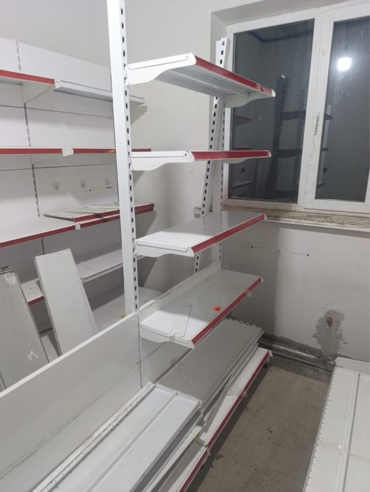 Стеллажи, витрины