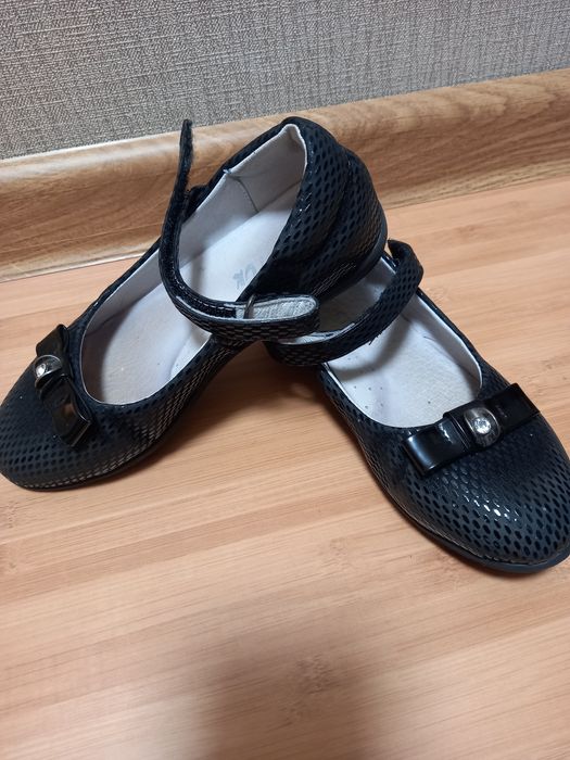 Продам туфли на девочку