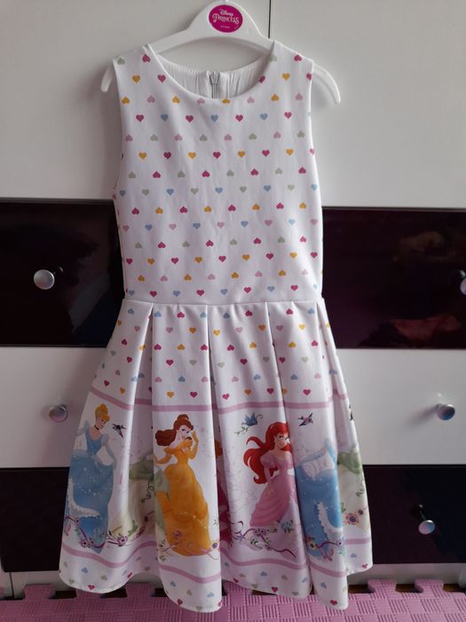 Много официални рокли 116