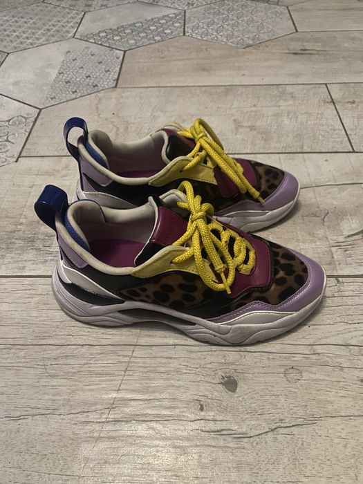 Двмски сникърси  Guess намаление 50€