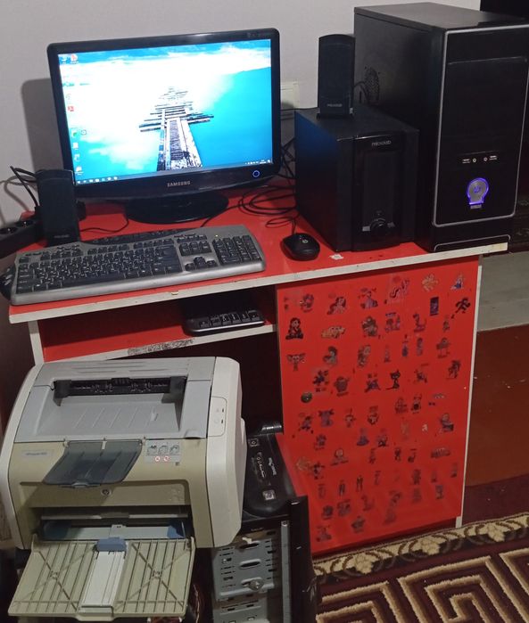 Продаются компьютеры, все столы