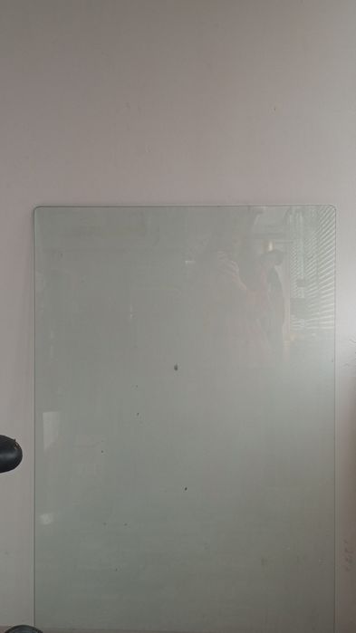 Стъклен плот от маса