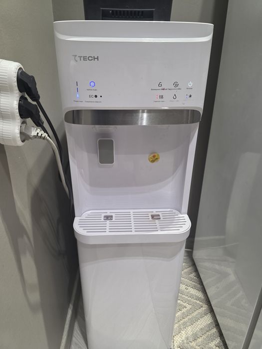 Кулер диспенсер воды 7Tech