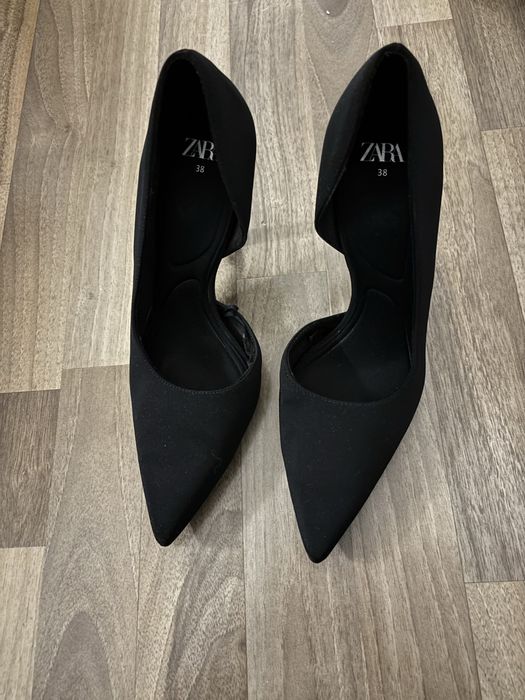 Черни Токчета на Зара, 38ми номер.