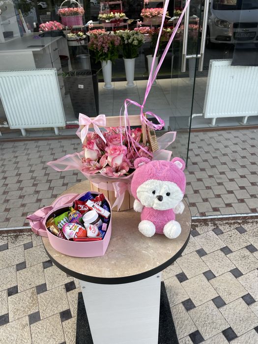 Цветы подарки сладки игрушки  Опши 260 сум