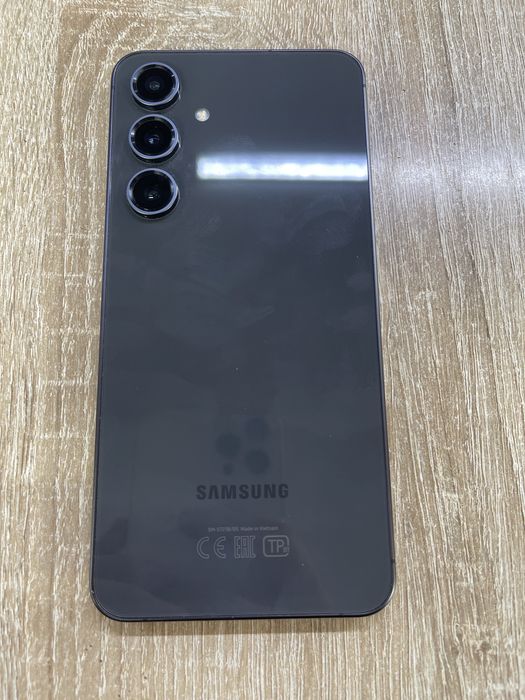 Galaxy S24 FE продаю