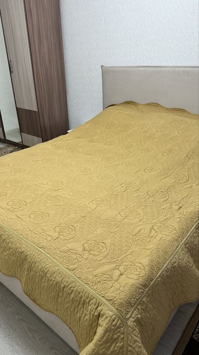 Покрывало на двухспальную кровать, состояние нового