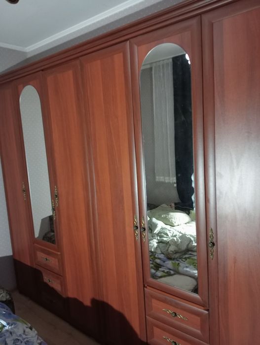 Продам шкаф 6 дверный