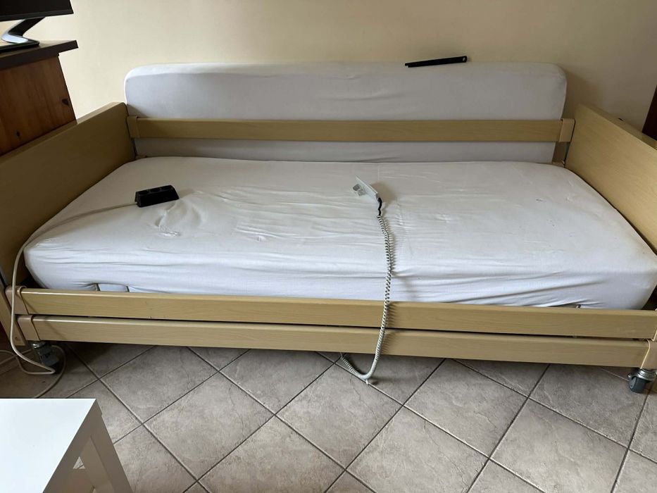 Електрическо болнично легло