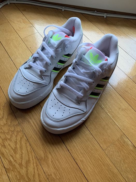 Sneaker Adidas marime 37 1/3 damă