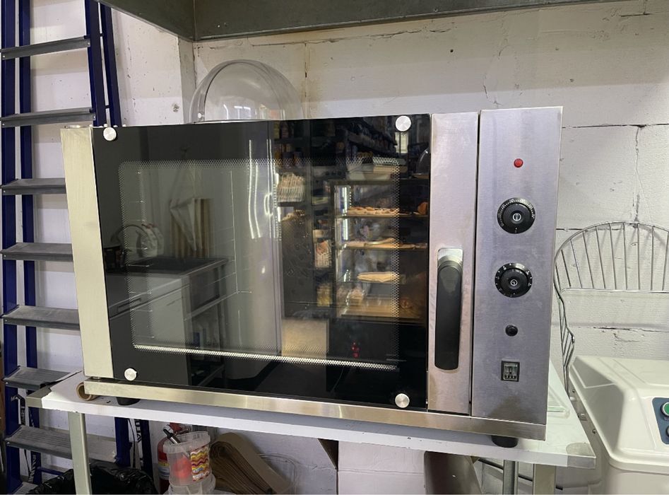 Витринный холодильник, печка, тестомес