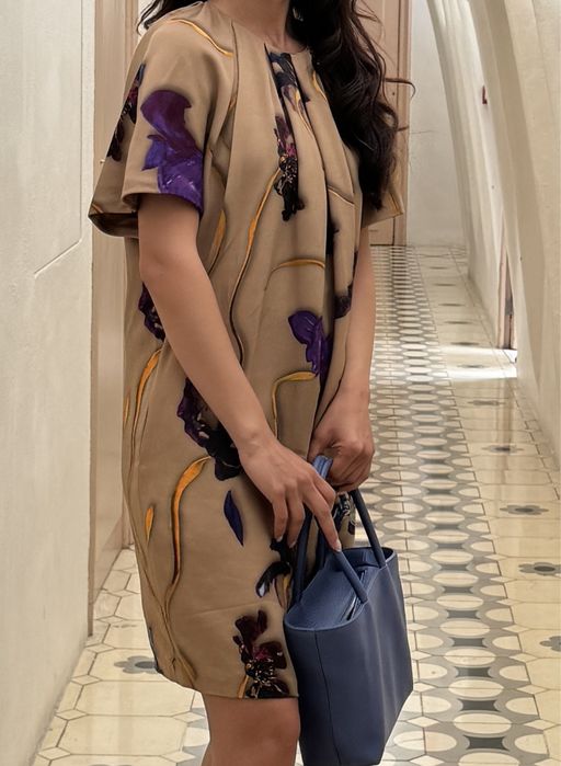 Рокля Escada цвят нюд