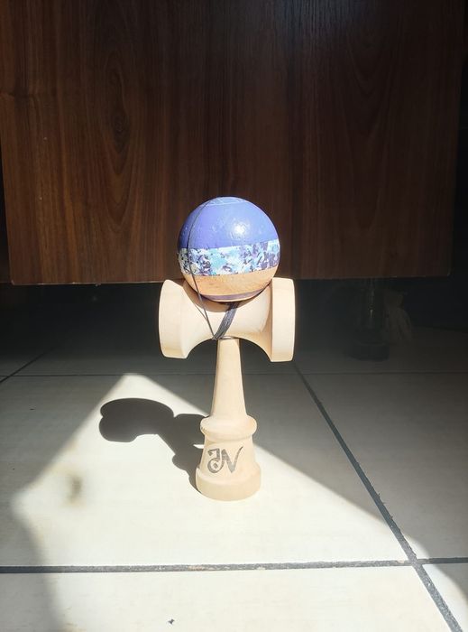 Vând joc KENDAMA.