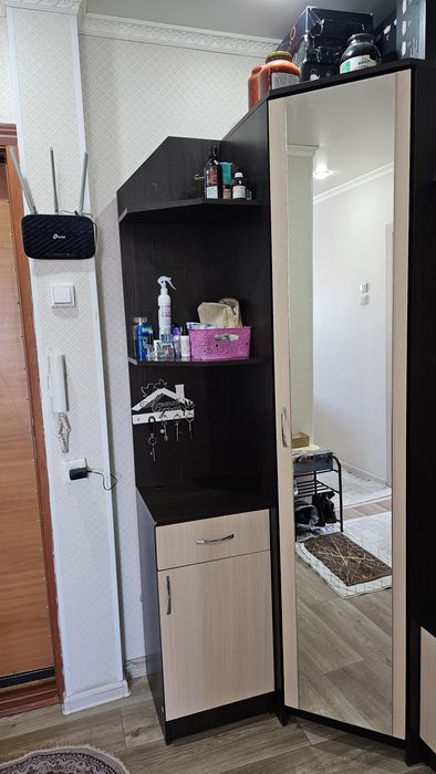 Продам угловой шкаф в прихожую !!!