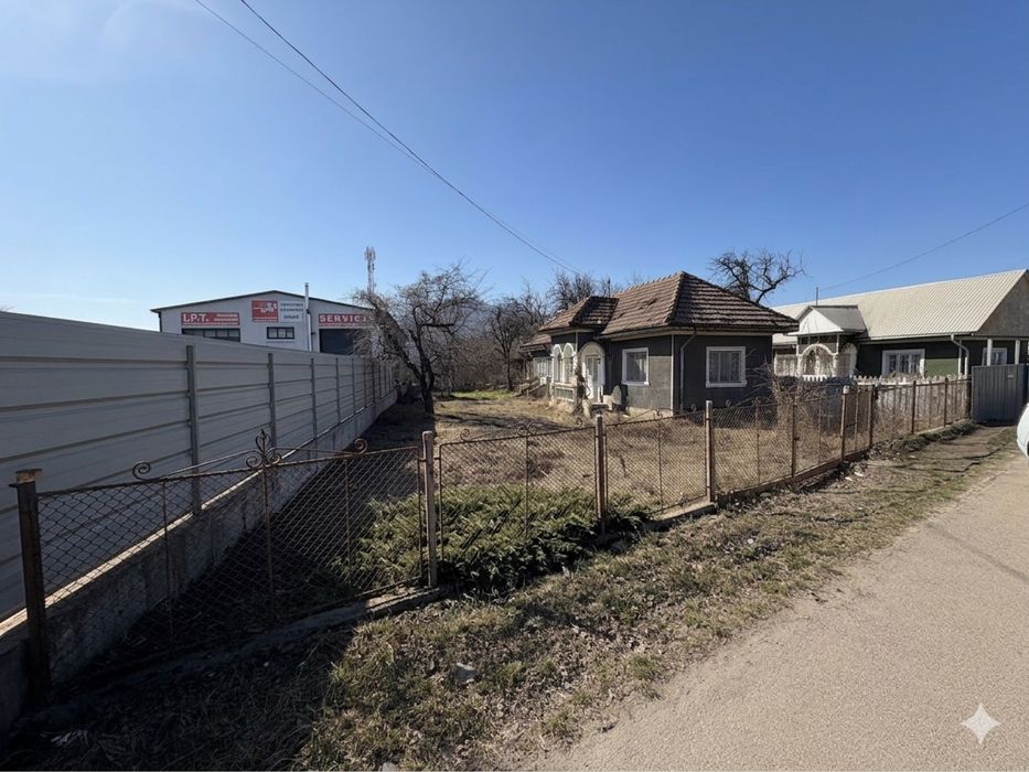 Teren 2200 mp + casă bătrânească – Str. General Dăscălescu