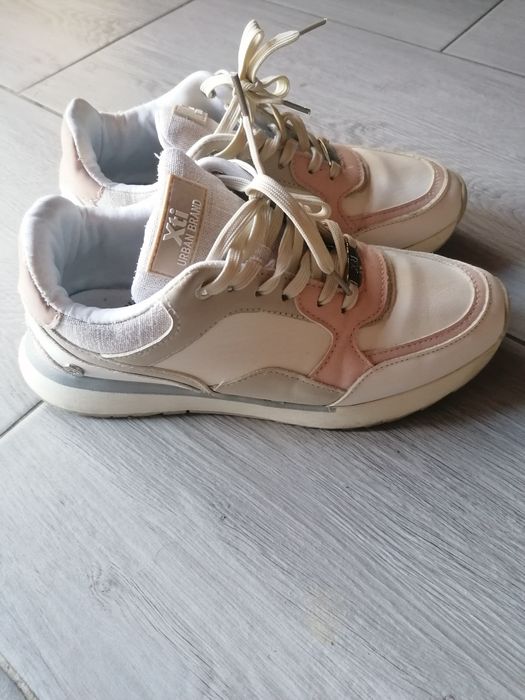 Adidași marimea 39
