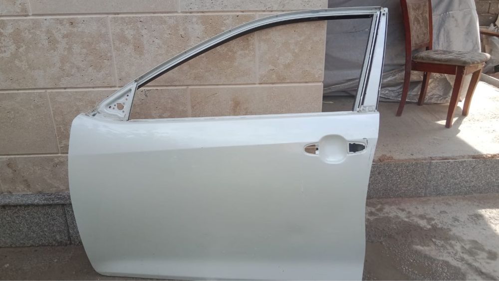 Левая водительская дверь камри