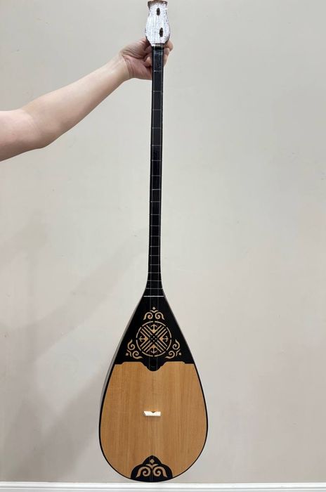 Домбыра новый с чехлом