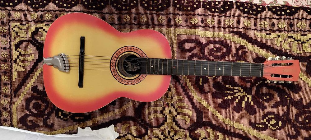 Chitară acustică ORFEUS - Excepțional de frumoasă, stare foarte bună (cu husă inclusă)