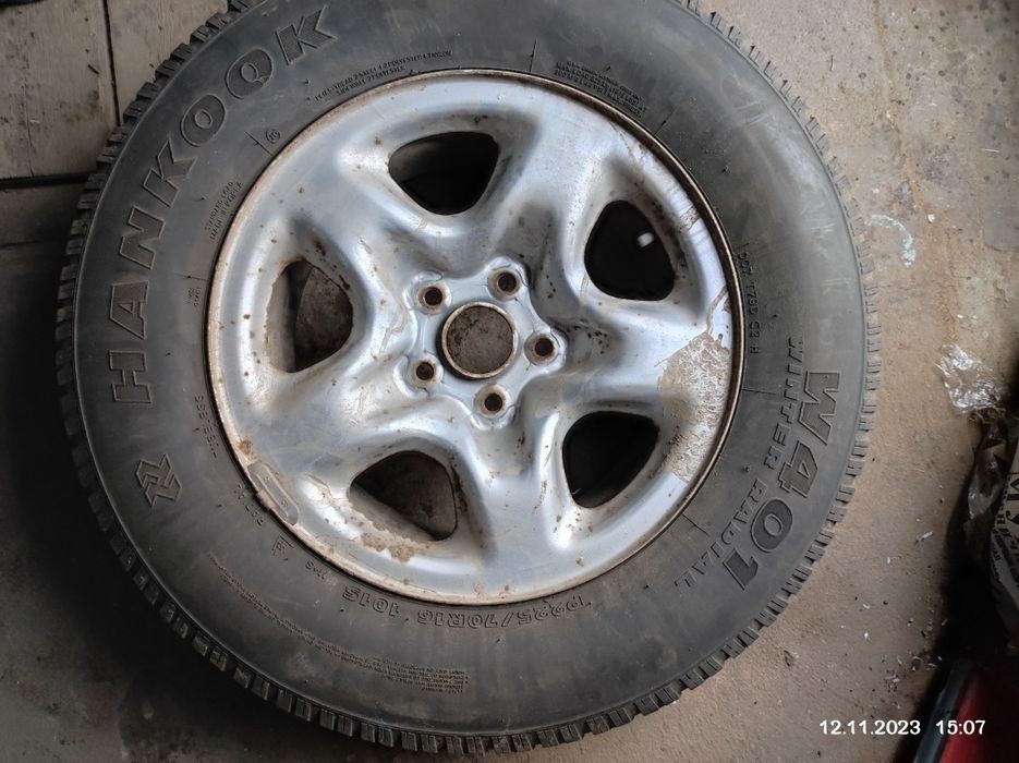 Продам зимнюю резину б/у