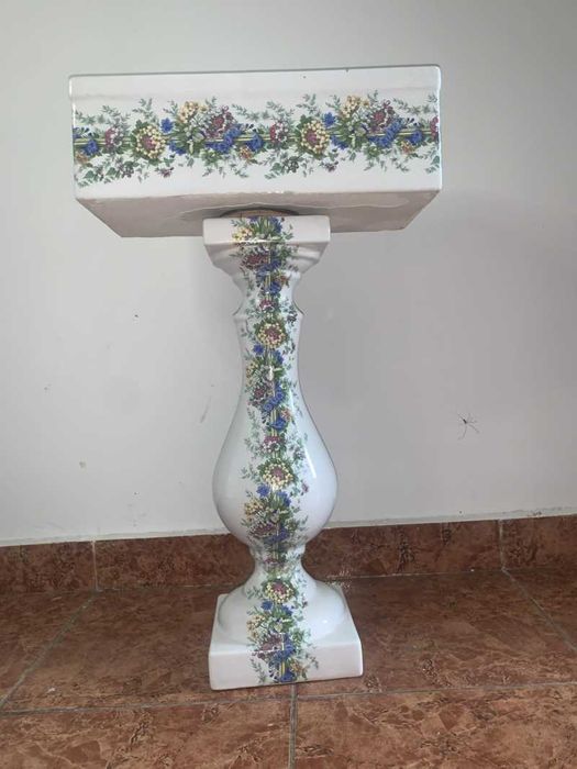 Suport de flori cu pedestal