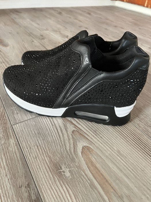 Елегантни маратонки с камъни