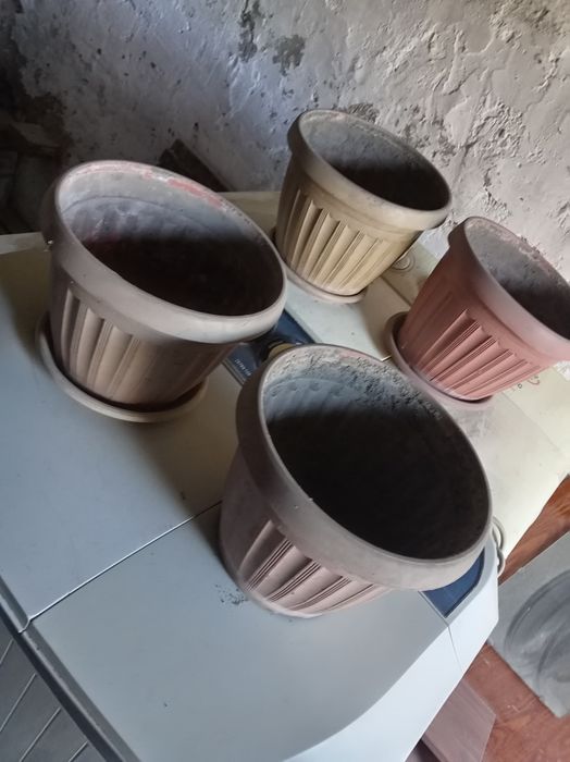 Горшки под цветы