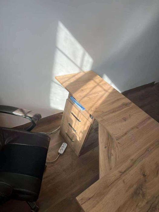 Кеңсе үстелі, жап-жаңа