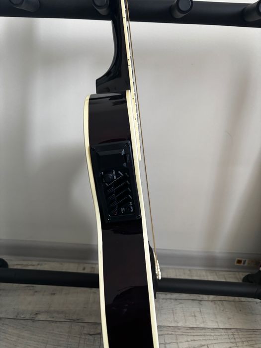 Акустическая гитара