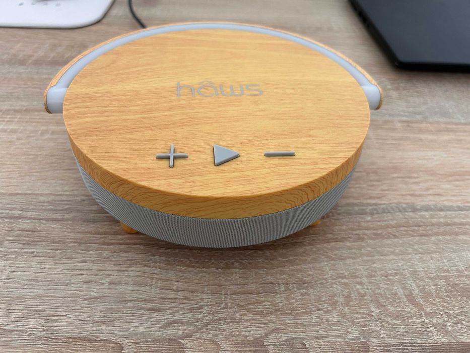 Lampa cu incarcator wireless si speaker HAWS