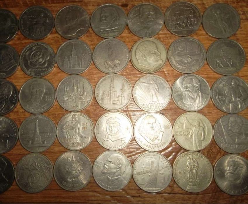 Продам юбилейные рубли